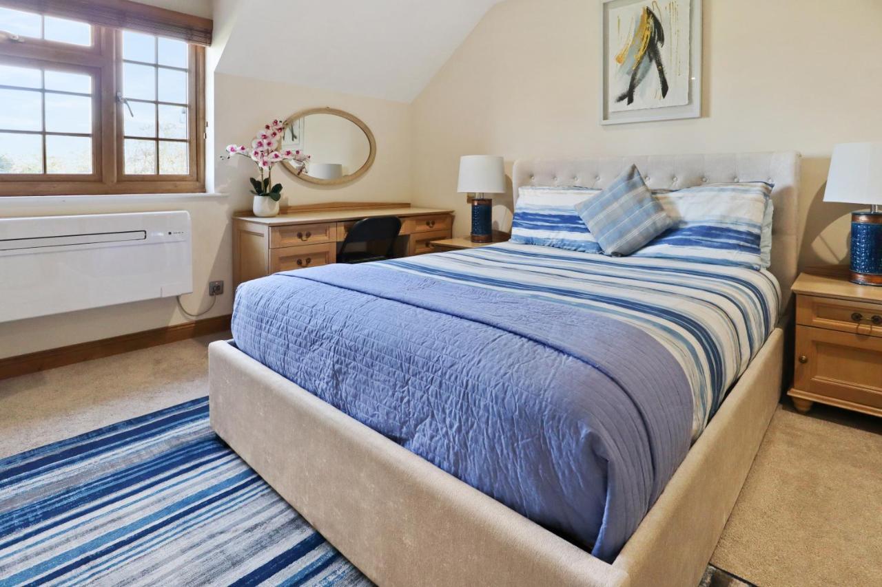 The Lodge - Studio Apartment'S Castel Exterior photo